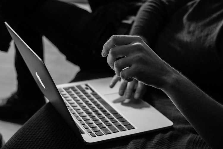MICROSOFT – Compania recompensează hackerii care găsesc erori în programul electoral de tip open source
